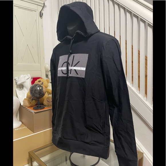 NWT Men’s Size X-Small Calvin Klein Linear Logo Print Drawstring Hoodie In Black - Picture 6 of 12